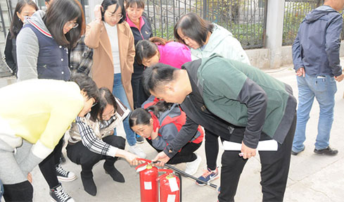 �ϴ���ҵ��չ����Ӧ������